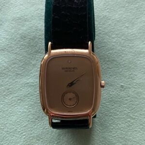 Vintage Raymond Weil 
Geneve Swiss 9811
18 k gold electroplated 10M
 Case 25 mm